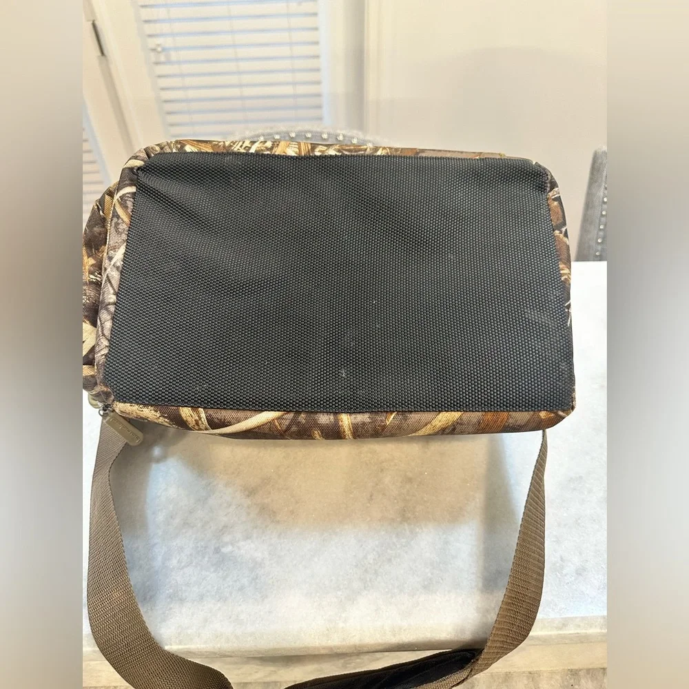 Air Blind Bag | Hunter’s Choice Bag with Strap and multiple compartments.